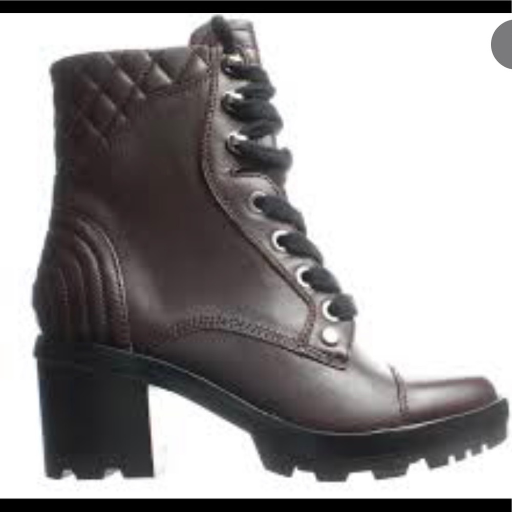 SOLD !!NWT Marc fisher boots